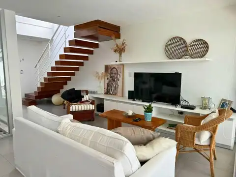 Depto Tipo Casa en Venta de 3 ambientes
