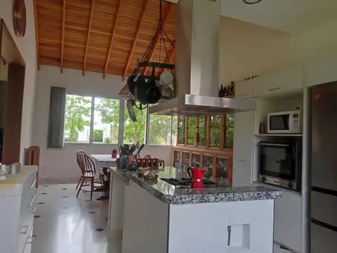 VENTA – IMPRESIONANTE CASA TIPO CHALET – CAMPOS DE ROCA II