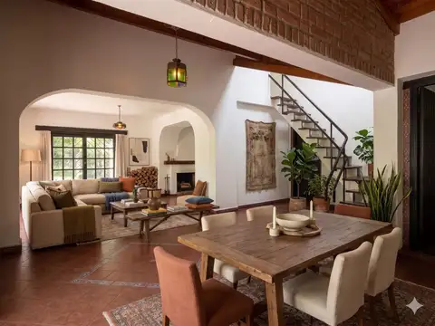 Casa 4 ambientes con 2 baños