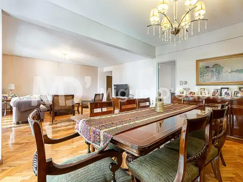 Venta piso de 5 ambientes con dependencia y cochera en Caballito