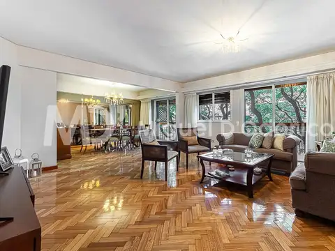 Venta piso de 5 ambientes con dependencia y cochera en Caballito