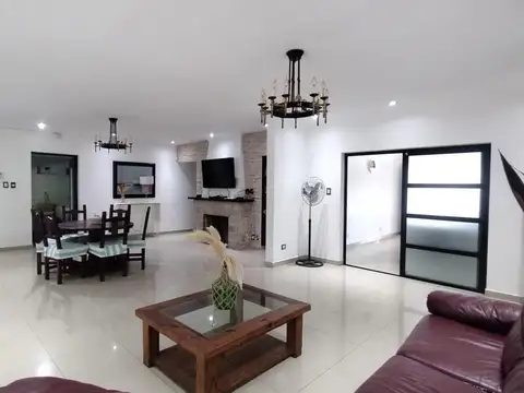 VENTA CASA QUINTA 5 AMBIENTES TOTALMENTE RENOVADA GRAN PARQUE UNICA MUY BUEN ACCESO TRUJUI MORENO