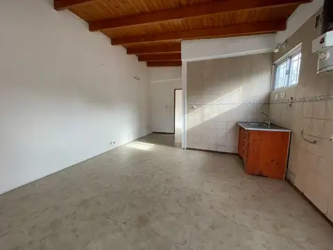 Depto Tipo Casa en Alquiler con 1 cocheras