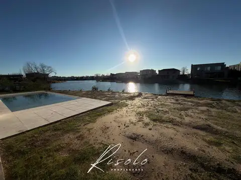 Casa en Venta con lote a la Laguna. 3 dormitorios, Pileta. Barrio Cerrado, Escobar