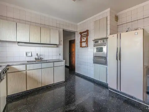 Departamento 7 ambientes con 3 baños