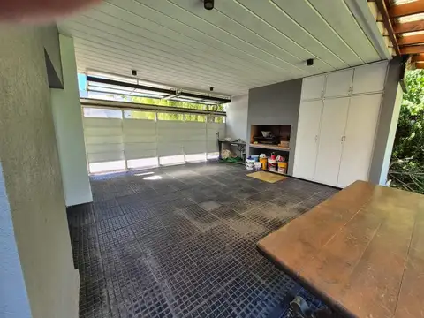 Venta Casa 4 ambientes con piscina Barrio Privado El Aromo