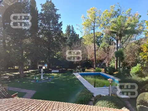 Casa 7 ambientes con 5 baños