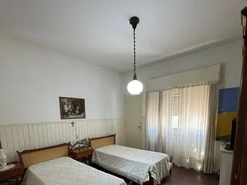 Amplia casa en Calle 8 e/ 25 y 26