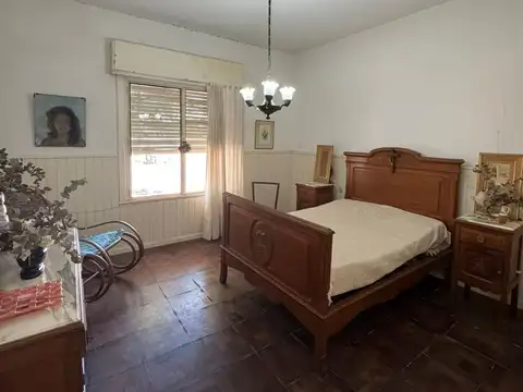 Casa amplia en excelente ubicación, calle 8/25 y 26  Veinticinco de Mayo.