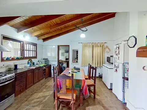 Casa - 3 Dormitorios - Lote Propio de 15 x 42 - Parque con Pileta - Quincho - Tolasa - La Plata