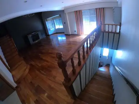 Depto Tipo Casa en Venta de 5 dormitorios