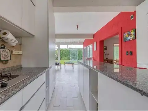 Casa 6 ambientes con 4 baños