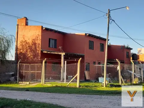 Dúplex en venta - 3 dormitorios 3 baño - Cochera - 135mts2 - Melchor Romero