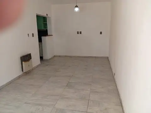 Depto Tipo Casa en Alquiler en San Antonio de Padua, $ 650.000