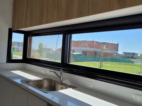 Casa en Alquiler en Puertos - Riberas, USD 1.400