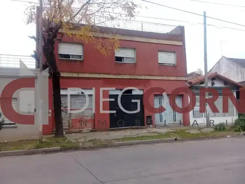 CASA  2 DORMITORIOS CON LOCALES