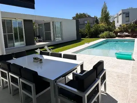 CASA EN VENTA TERRAVISTA 5 SUÍTES PLAYROOM FINANCIA PERMUTA