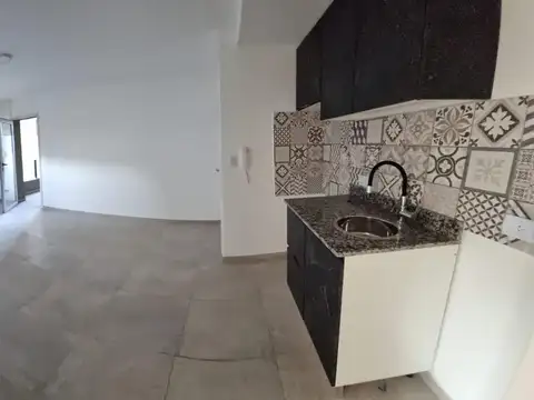 Bouchard 200, Piso 1