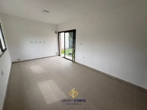 Casa 4 ambientes con 1 baño