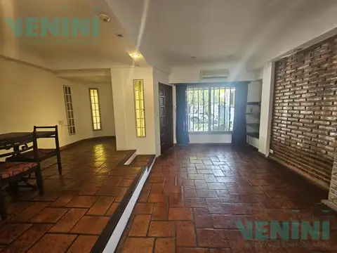 Casa en Alquiler con 1 cochera