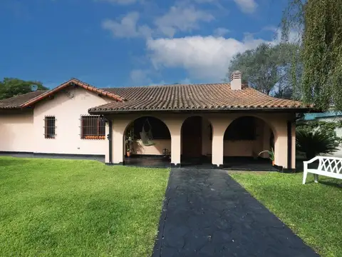 Casa en Venta en Rafael Calzada, USD 450.000