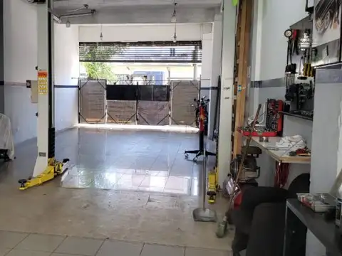 EXCELENTE LOCAL COMERCIAL CON PATIO