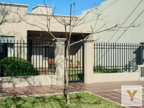 Casa en venta - 3 Dormitorios 2 Baños - General Alvear