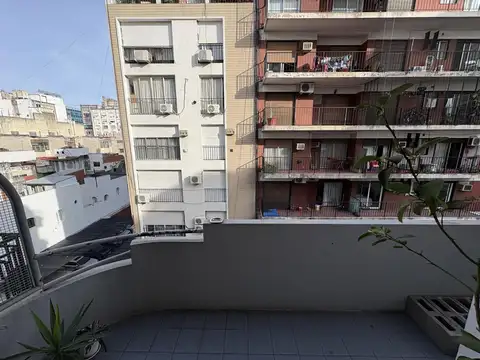 Departamento de 3 Ambientes en  Venta - Balcón - Tribunales