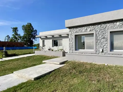 Casa A Estrenar en Santa Sofia - Pilar del Este