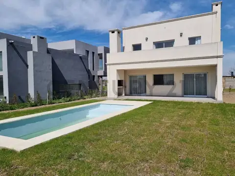 ALQUILER CASA CON PILETA PUERTOS DEL LAGO- ARAUCARIAS
