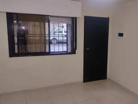 Alberti 900, Piso pb