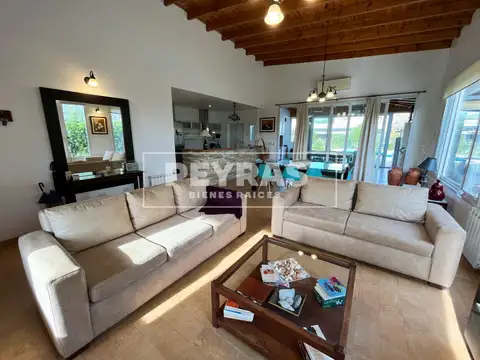 Casa 4 Ambientes en Una Planta con Quincho, Parrilla, Pileta y Grupo Electrógeno