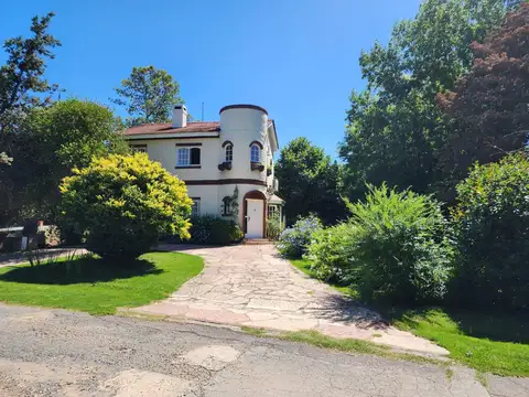 ALQUILER CASA 4 AMBIENTES CON PISCINA y 1200 m2 de PARQUE -  EN EL BOSQUE Country Club- CAMPANA