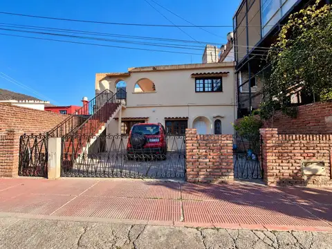 Casa 2 plantas en venta Tres Cerritos