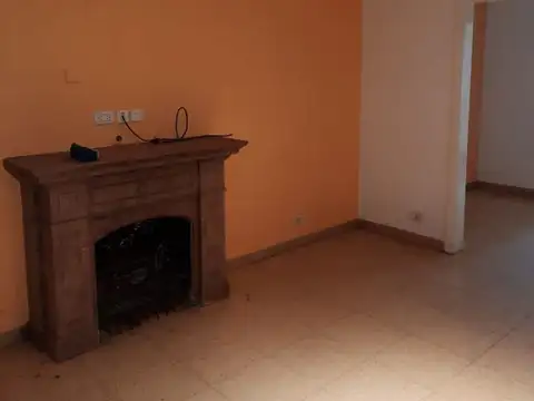Casa 4 ambientes con 1 baño