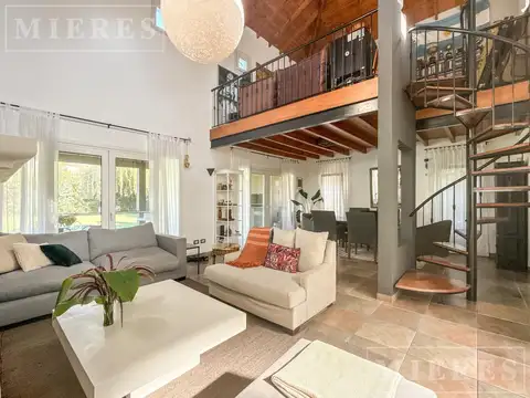 Casa 6 ambientes con 2 baños