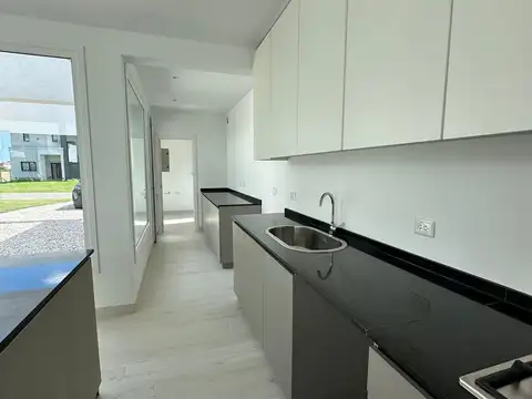 ALQUILER CASA 4 AMBIENTES PRADOS DEL OESTE PILETA