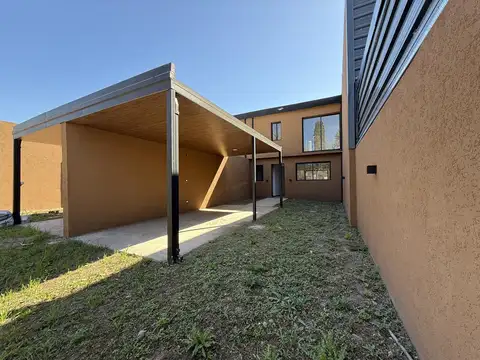 Venta – dúplex de 3 dormitorios con cochera y pileta. roldán.
