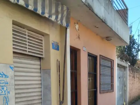 Venta en Block 2 Locales + Depto. 3 Amb. + Depto. 2 Amb. + Cochera