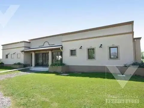 Mirabosques. Los Cardales, Exaltación de la Cruz