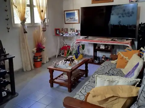 Casa 5 ambientes con 2 baños