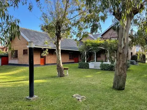 Casa 7 ambientes con 5 baños