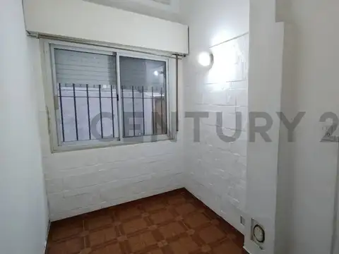 VENTA DEPARTAMENTO DE 4 AMBIENTES CON PATIO EN PARQUE CHACABUCO
