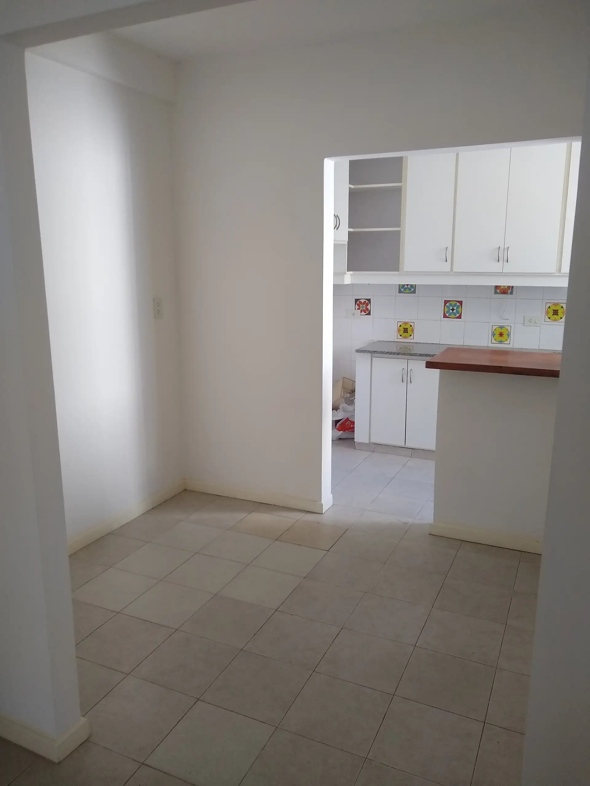 Depto 3 amb, 50m² en La Perla Sur, luminoso y en buen estado