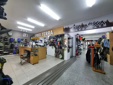 Excelente Local con depósito sobre lote propio - Mixtura II