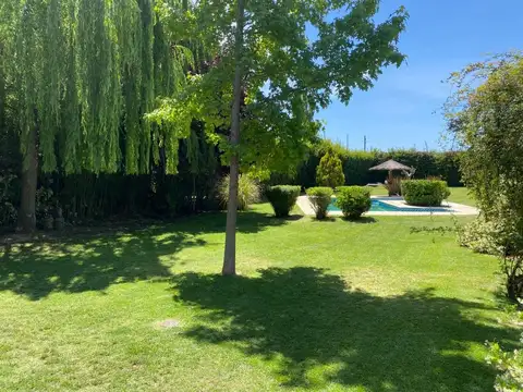Casa en Venta con 2 cocheras