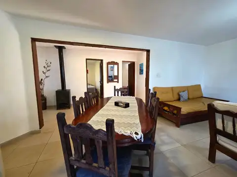 Casa 5 ambientes con 2 baños