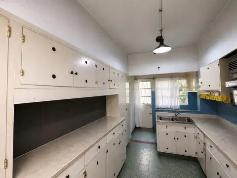Casa en Venta con 3 cocheras