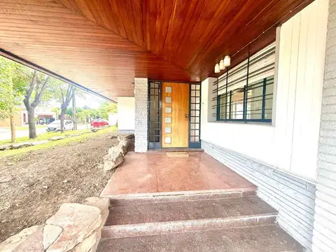 Casa 5 ambientes con 2 baños