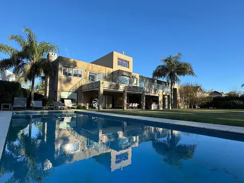 Casa en  venta 9 ambientes en Ayres de Pilar, Pilar